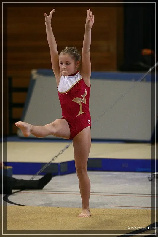 Bild (Walter Müll): Celine Kenngott am Boden